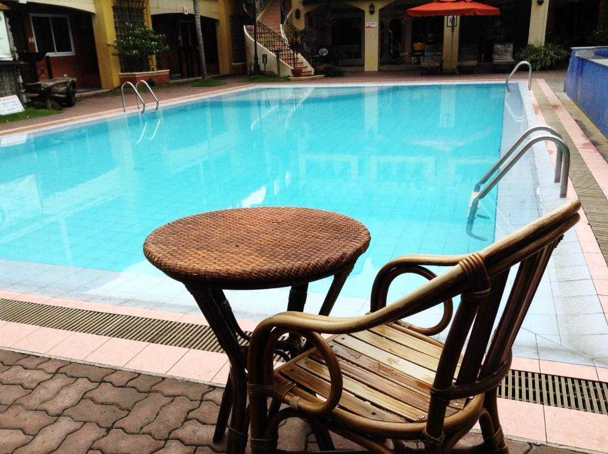 Crown Regency Residences 4*